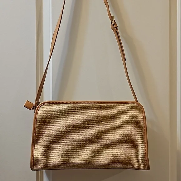 Etienne Aigner woven purse - Picture 3 of 10